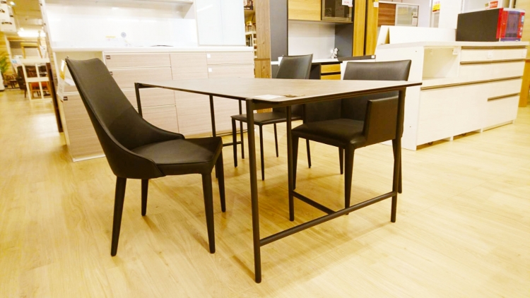 セラミックテーブル　moda en casa【pipa table】入荷