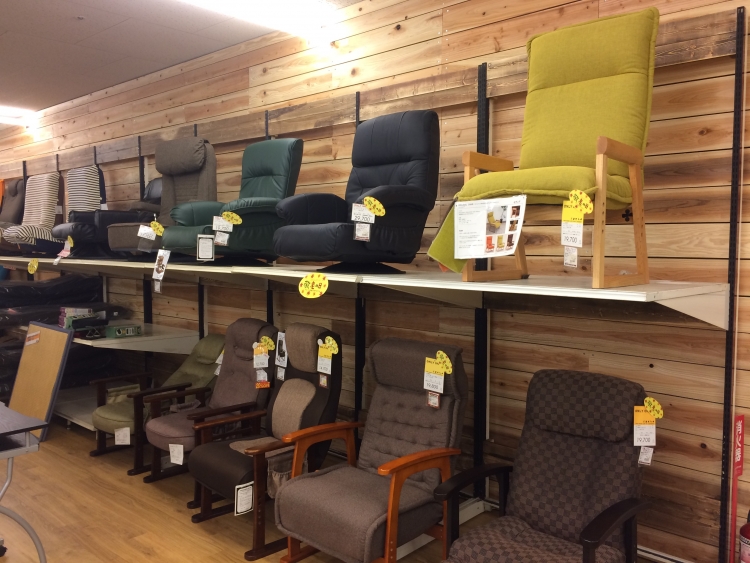 与次郎店1階壁面衣替えいたしました！