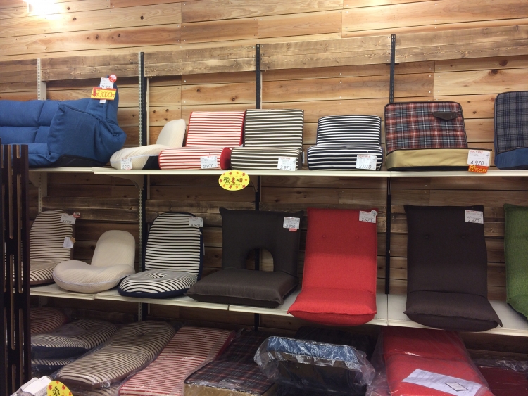 与次郎店1階壁面衣替えいたしました！