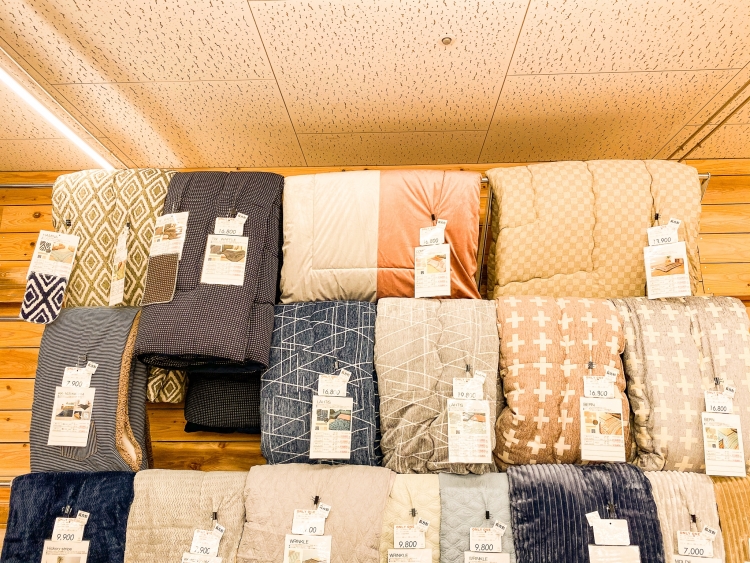 今シーズンこたつ続々入荷中！
